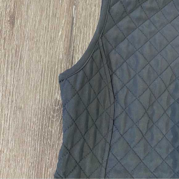 Reversible insulated quilt style women’s coat vest size medium animal print - Picture 3 of 7